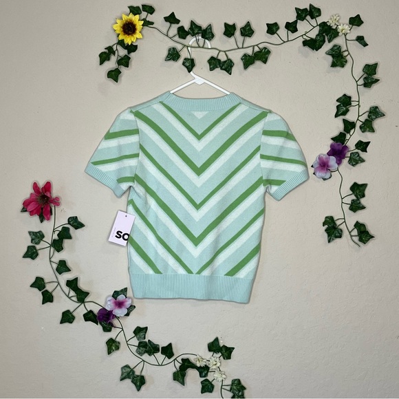 SO stretchy green heart t-shirt - Picture 2 of 6